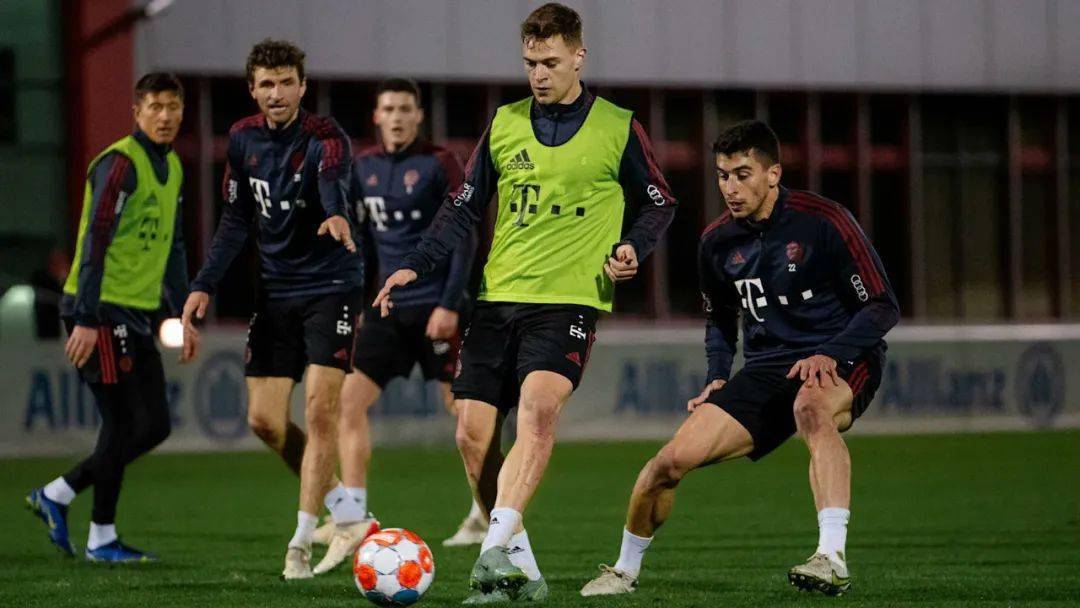 乐动体育官网-包含门兴格拉德巴赫发布备战花絮，国际比赛日更衣室发声，NBA总决赛任务艰巨，轮换策略成焦点的词条